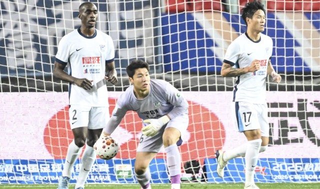 移动游戏APP-2连败丢9球 中超主场最疯狂球队噩梦开局 47岁主帅哽咽：责任在我