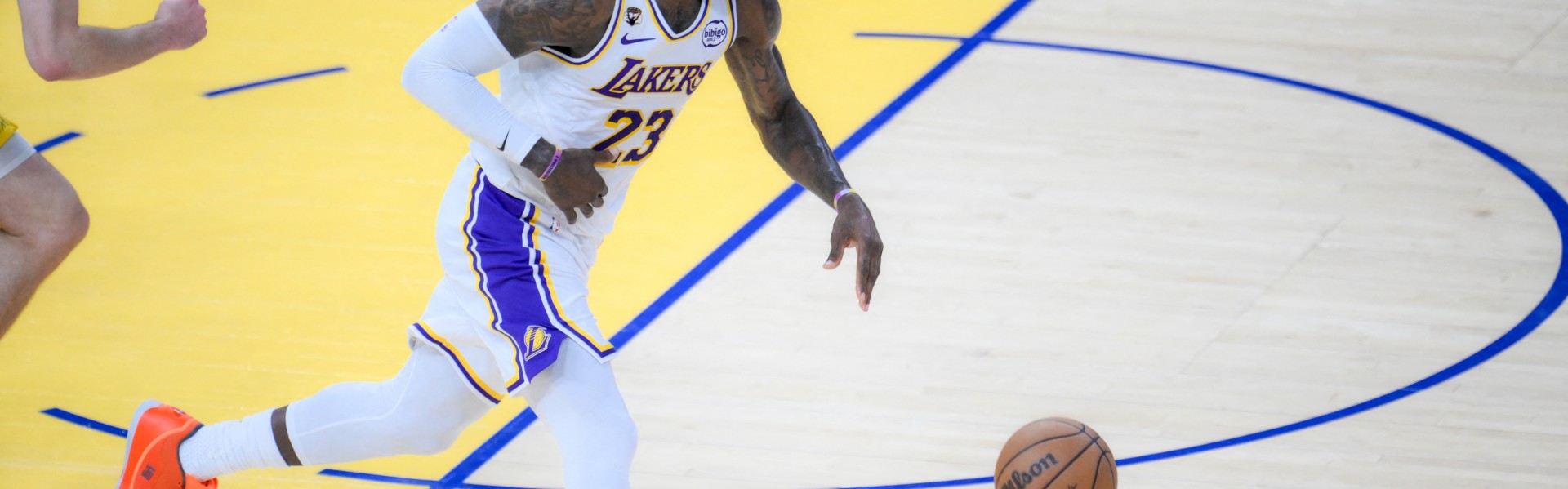 游戏玩法-美记：提议LBJ模仿霉霉“时代巡回退役巡演” 和每支队签一周合同