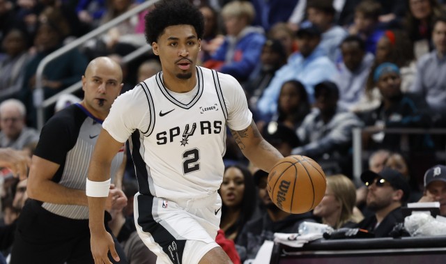 线上娱乐游戏-【菜鸟】哈珀22分&amp;11中8 雷诺22分10板2断 克尼佩尔13分&amp;三分7中1